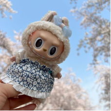 М'яка іграшка з знімним одягом, плюшева іграшка для колекції та декору, інтер'єрна іграшка мод. 8419352 М'яка іграшка з знімним одягом, плюшева іграшка для колекції та декору, інтер'єрна іграшка мод. 8419352